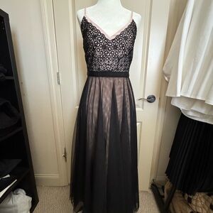 Elegant Black Lace Evening Gown